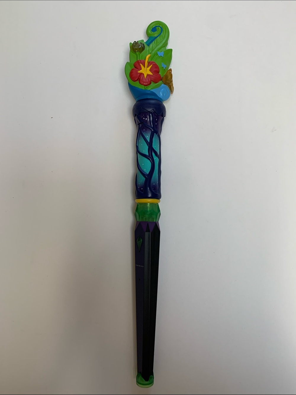 Fantasy & Cool Floral Magic Wand Toy with Light.Pre-owned. Size:17 inches.